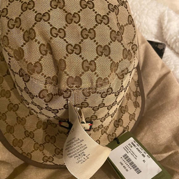 Reversible GG check bucket hat , brand new with tags ! - Picture 3 of 9
